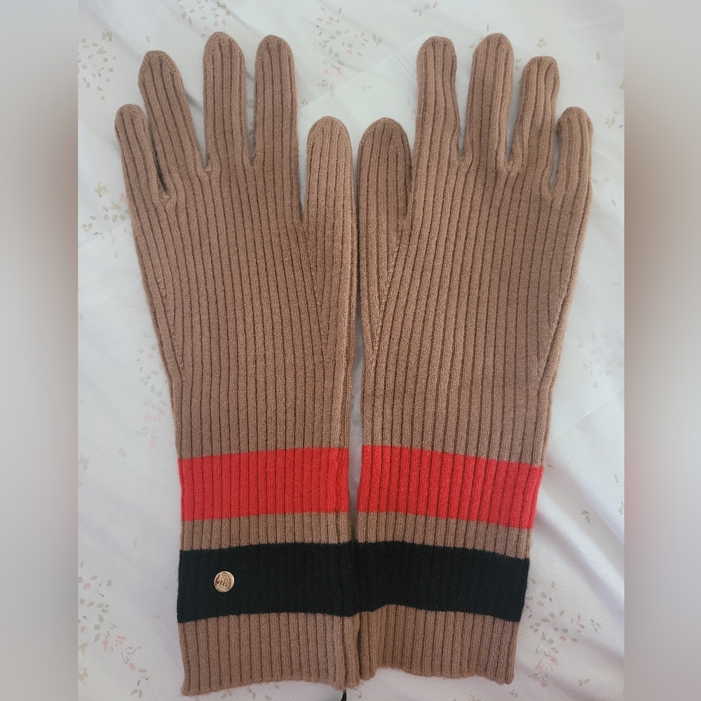 NWT Burberry Graphic Stripe Knit Wool - Blend Gloves. Color: Warm Camel Size:S/M